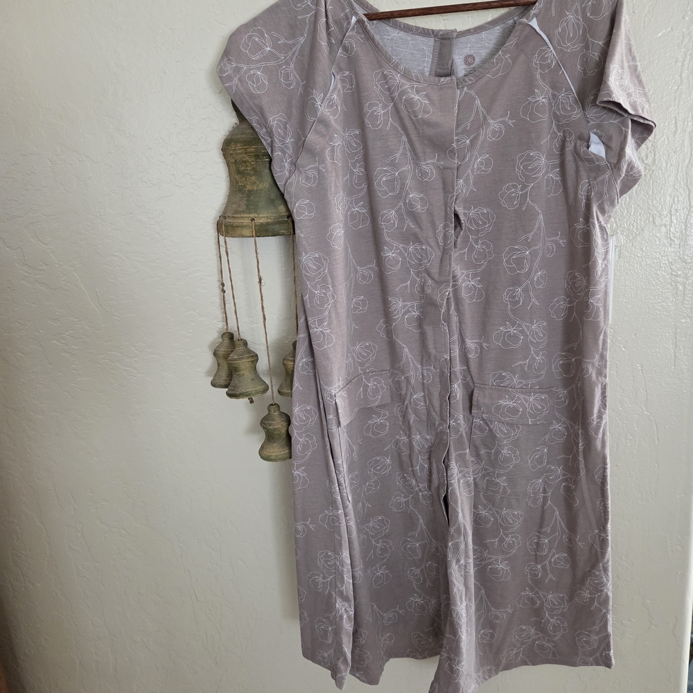 Kindred Bravely Taupe Floral Hospital Gown One Size Velcro Openings